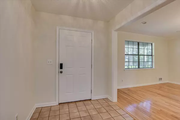 North Augusta, SC 29860,104 LARK LN