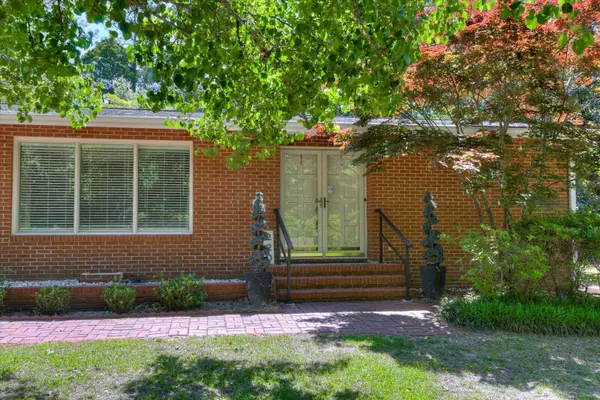 Aiken, SC 29803,220 LAKESIDE DR