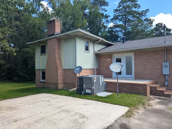 Johnston, SC 29832,1037 Lakeview DR