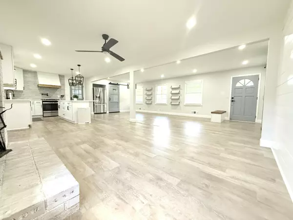 Marietta, GA 30066,628 Verney DR