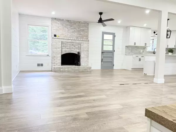 Marietta, GA 30066,628 Verney DR