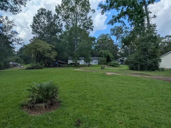Edgefield, SC 29824,208 Thurmond ST