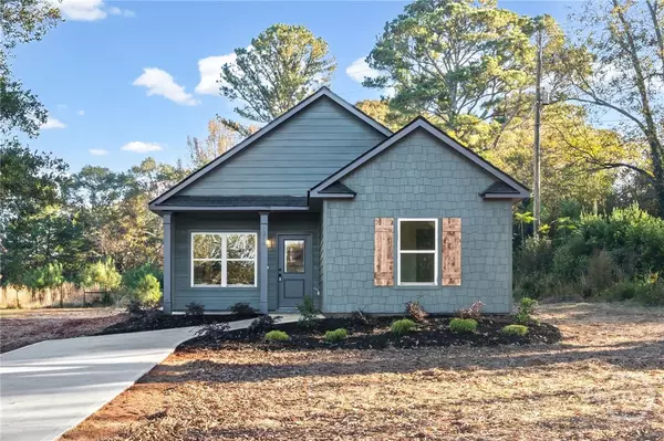 1018 E McIntosh RD, Griffin, GA 30223