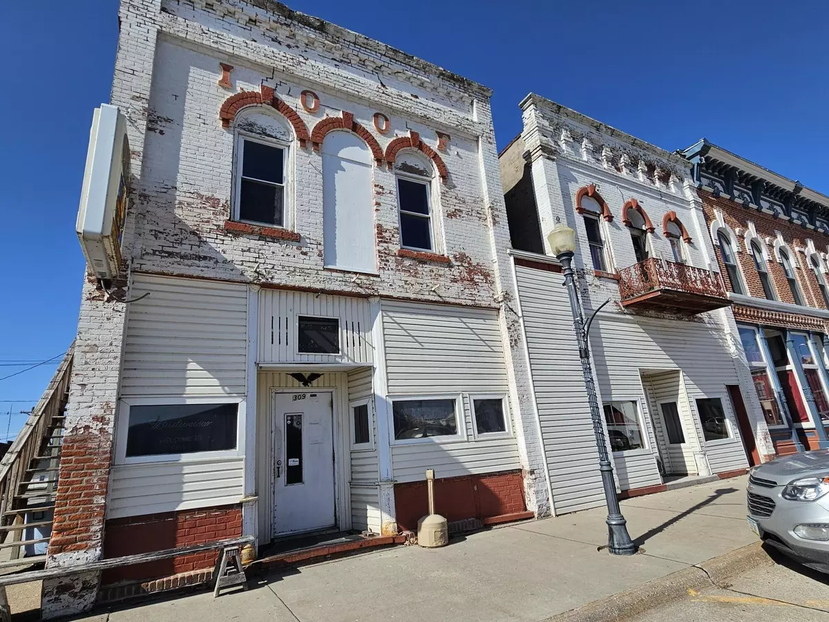 Wilton, IA 52778,309 & 311 CEDAR STREET