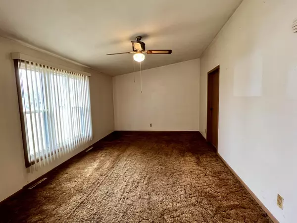 Muscatine, IA 52761,1908 SAMPSON ST