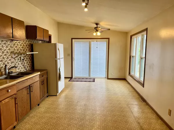 Muscatine, IA 52761,1908 SAMPSON ST