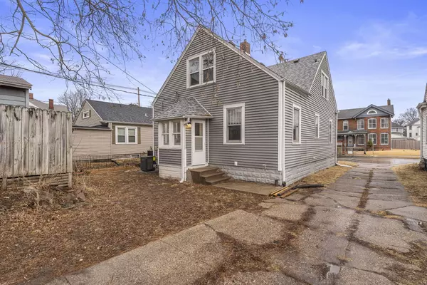 Muscatine, IA 52761,213 E 8TH ST