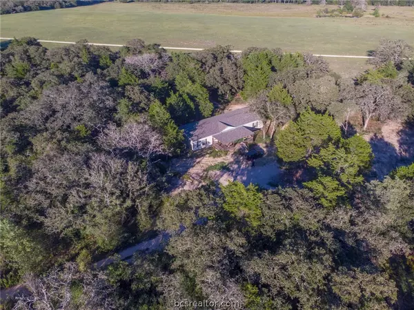 944 Pecan DR, Caldwell, TX 77836