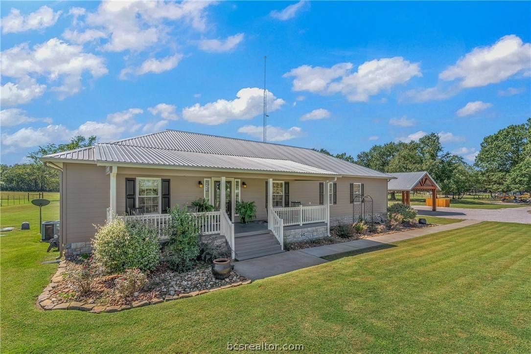 2370 Derby LN, Madisonville, TX 77864