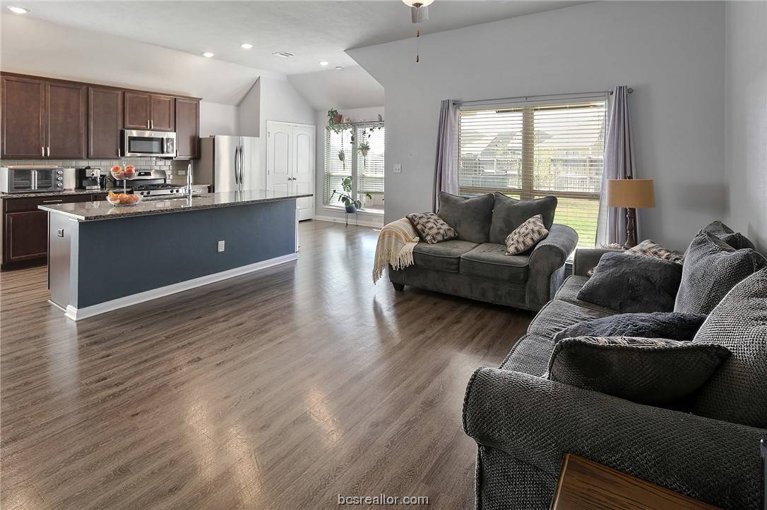 Bryan, TX 77808,2074 Positano