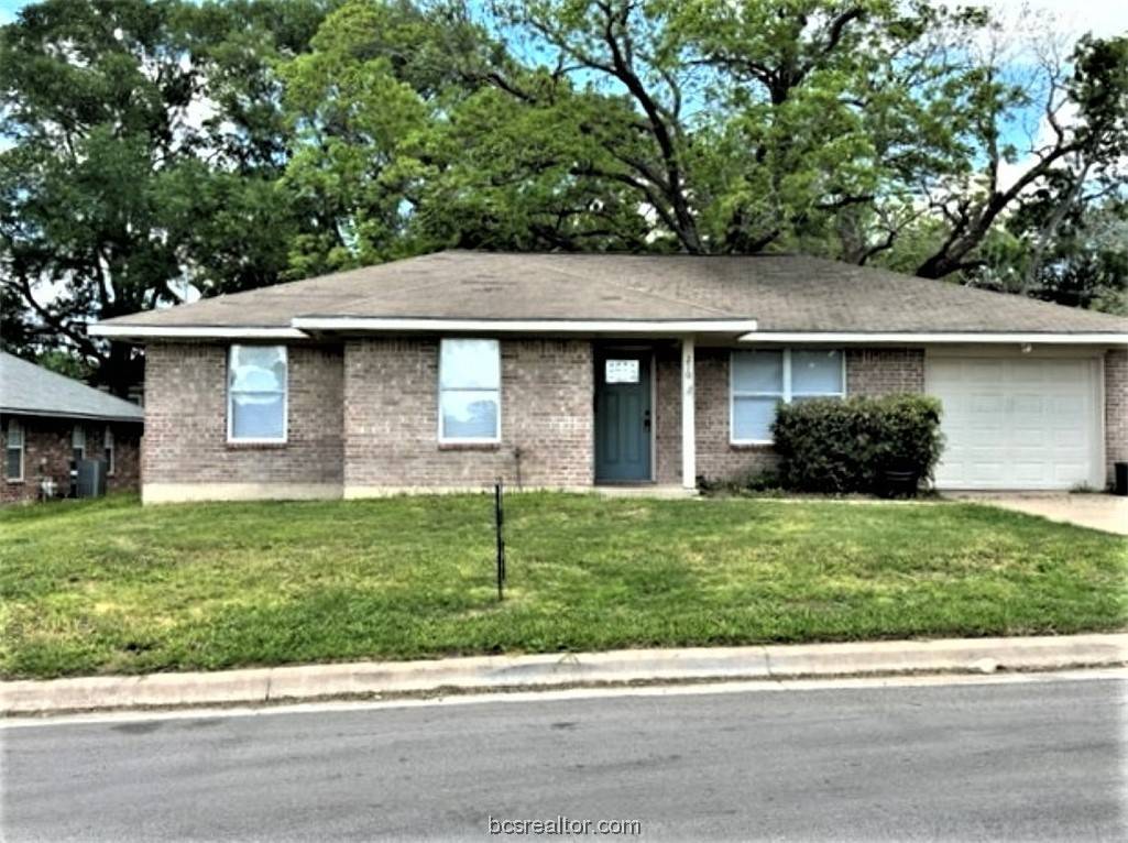 210 Baber ST, Brenham, TX 77833