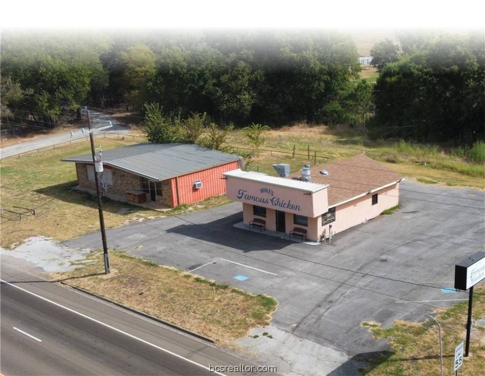 304 N Main St, Calvert, TX 77837
