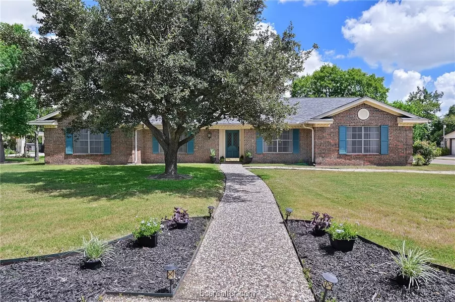 1809 Lawyer PL, College Station, TX 77840