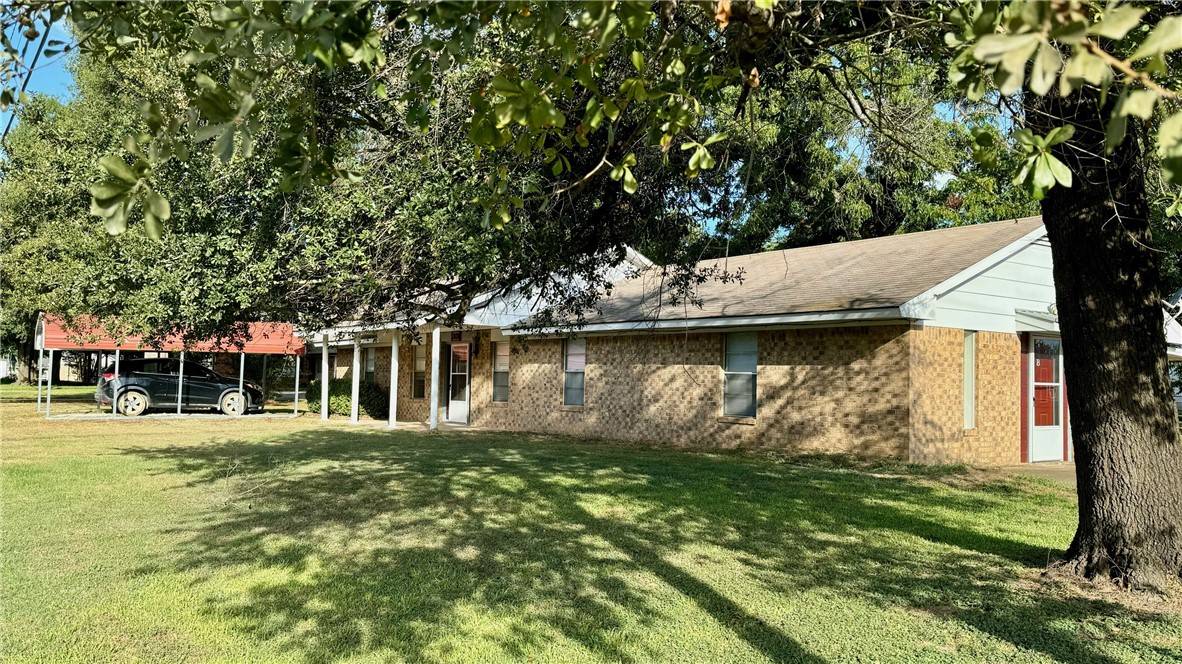 301 W Decherd ST, Franklin, TX 77856