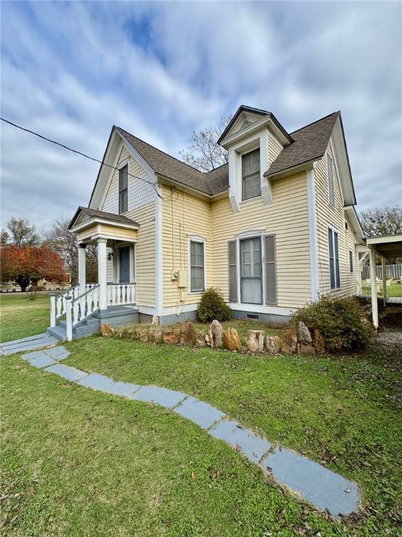 102 S Pine ST, Calvert, TX 77837