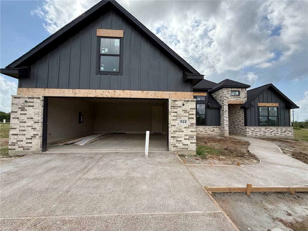 944 Calaveras CT, College Station, TX 77845