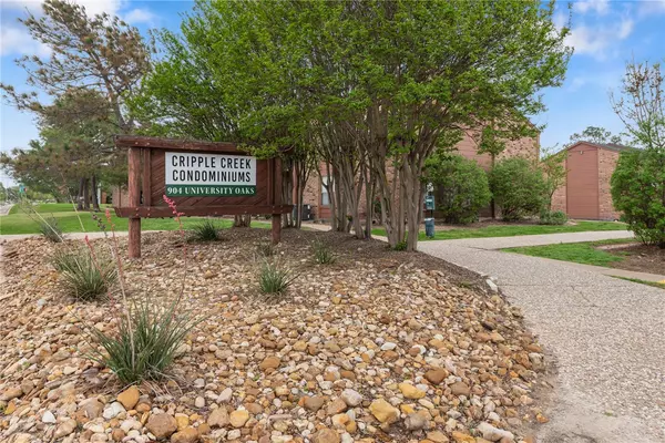 College Station, TX 77840,904 University Oaks #21