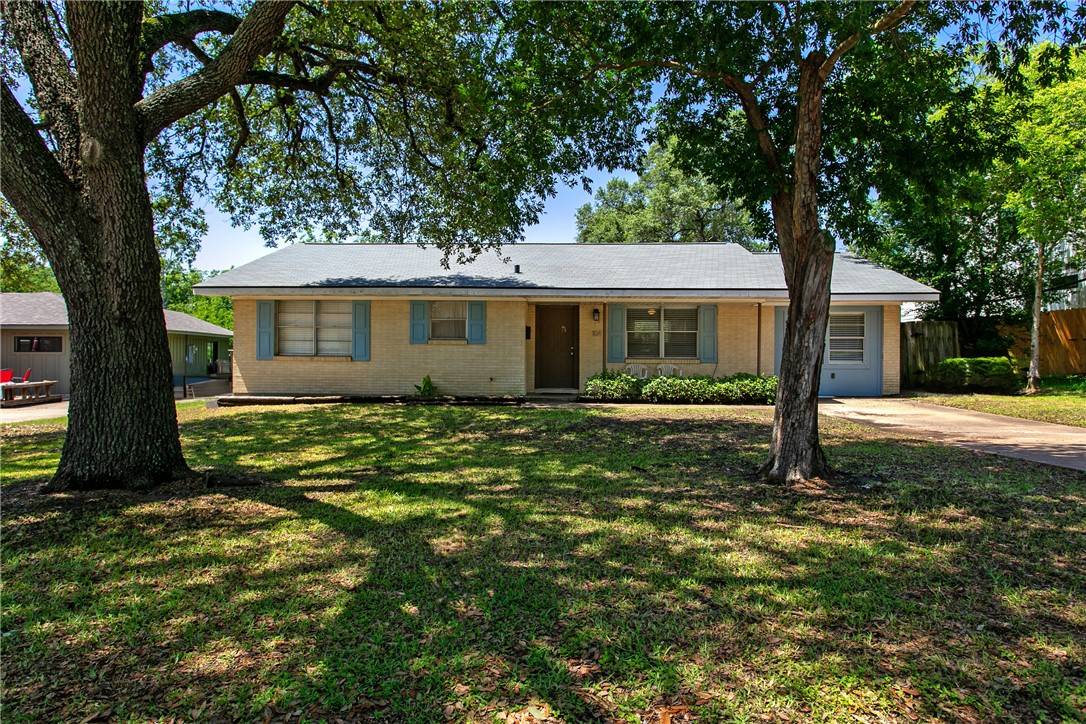 104 Redmond DR, College Station, TX 77840