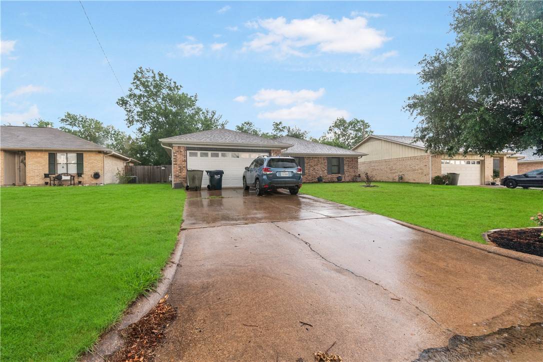 4008 Woodbriar DR, Bryan, TX 77802