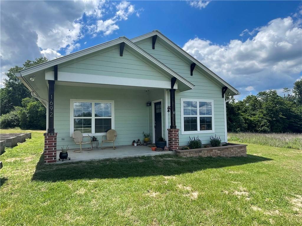 1692 Henry Prairie RD, Franklin, TX 77856