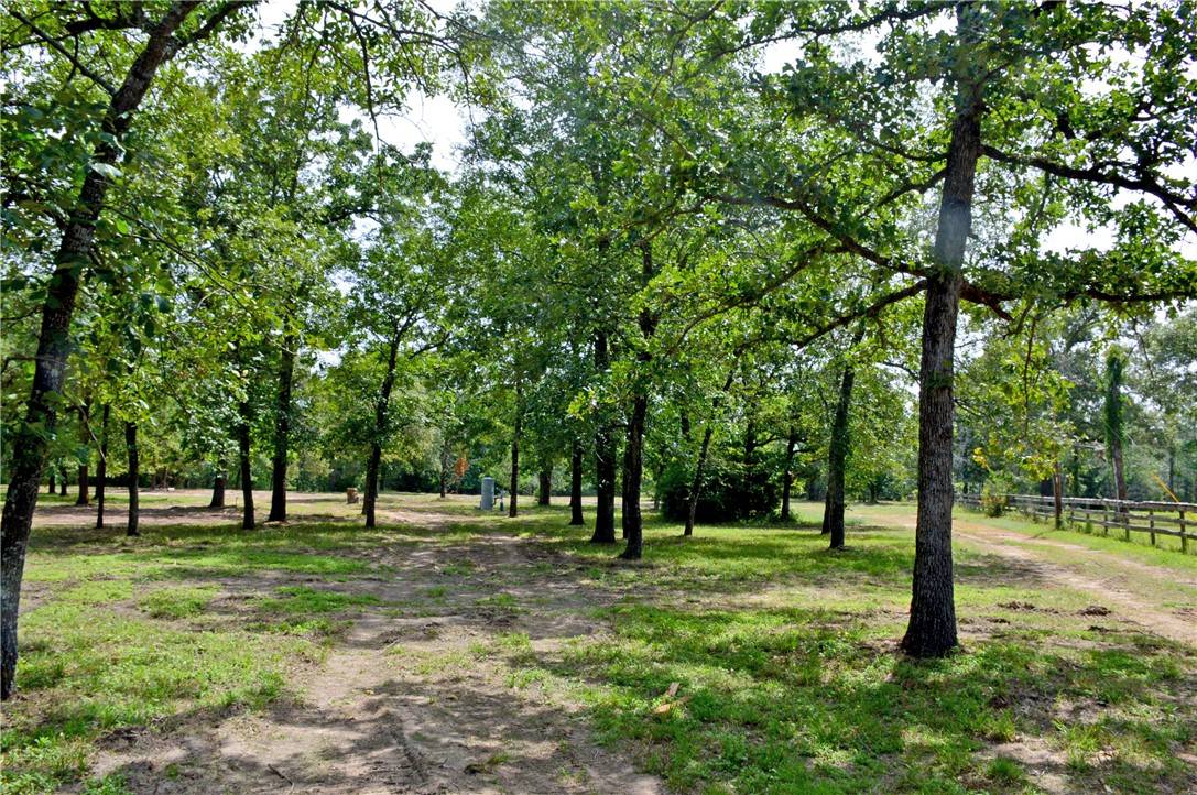 2182 Apache Dr., Montgomery, TX 77316