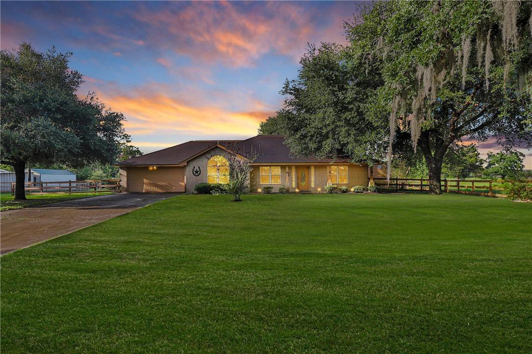 8424 County Road 202, Plantersville, TX 77363