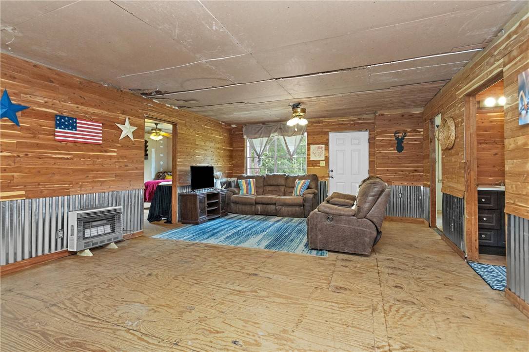 7469 1190, Leona, TX 75850
