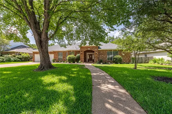 2006 Spring Creek DR, College Station, TX 77845