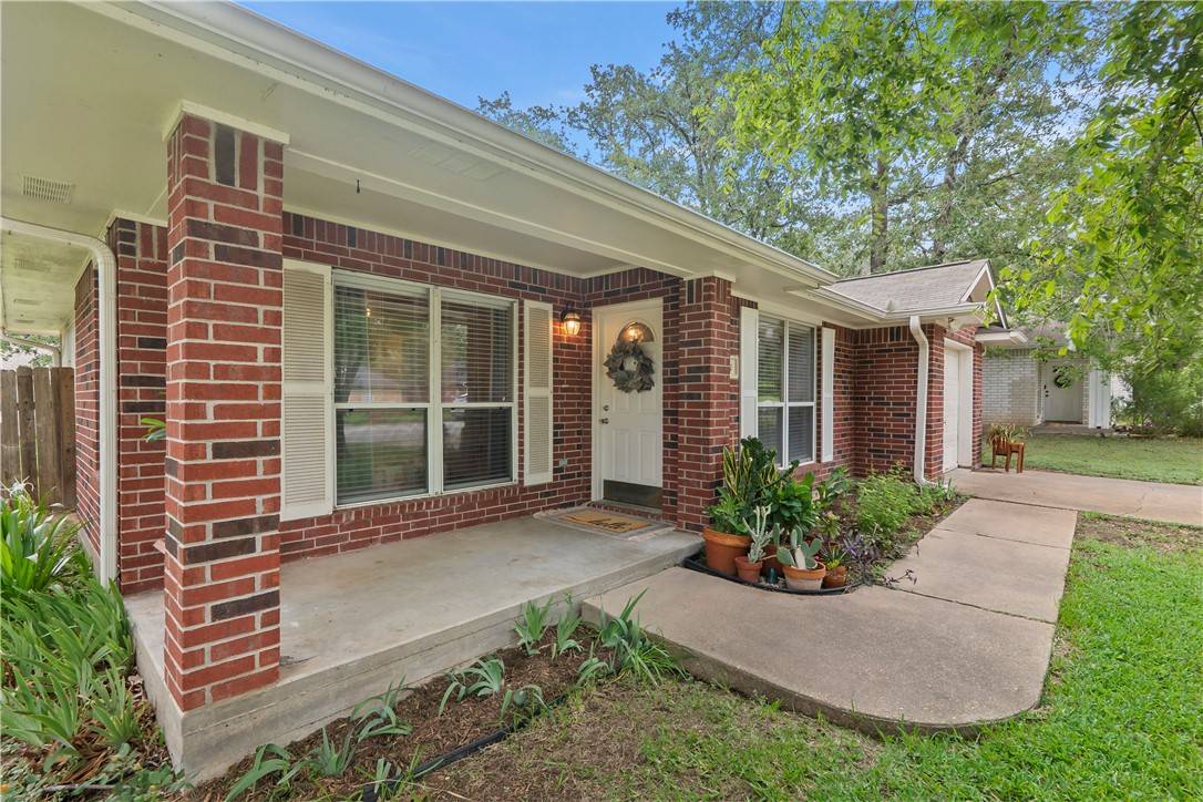 201 Copper Falls DR, Bryan, TX 77803