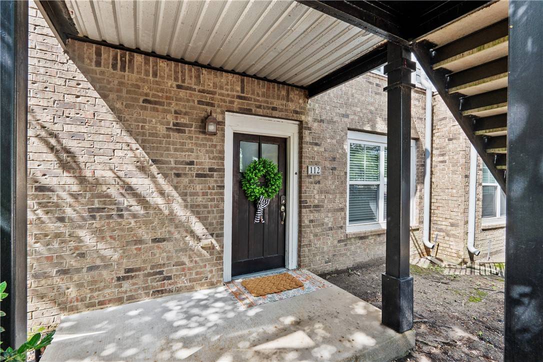 1725 Harvey Mitchell Pkwy S #112, College Station, TX 77840