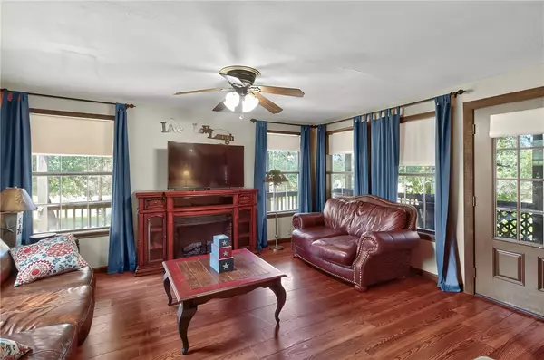 Somerville, TX 77879,702 Birch Hollow DR