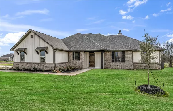 105 Court Side DR, Snook, TX 77878