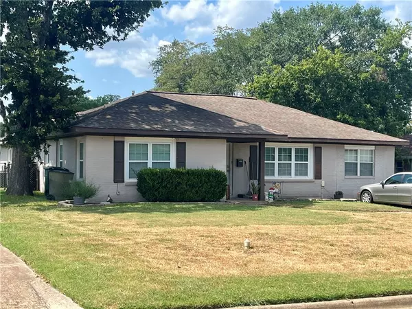 724 Lazy LN, Bryan, TX 77802