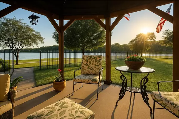 64 Lakeview CT, Hilltop Lakes, TX 77871