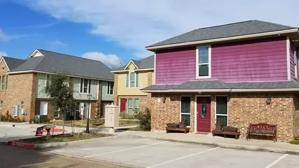 903 Balcones DR, College Station, TX 77845