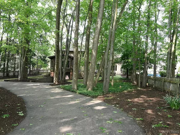 Getzville, NY 14068,1 Blue Ridge CT