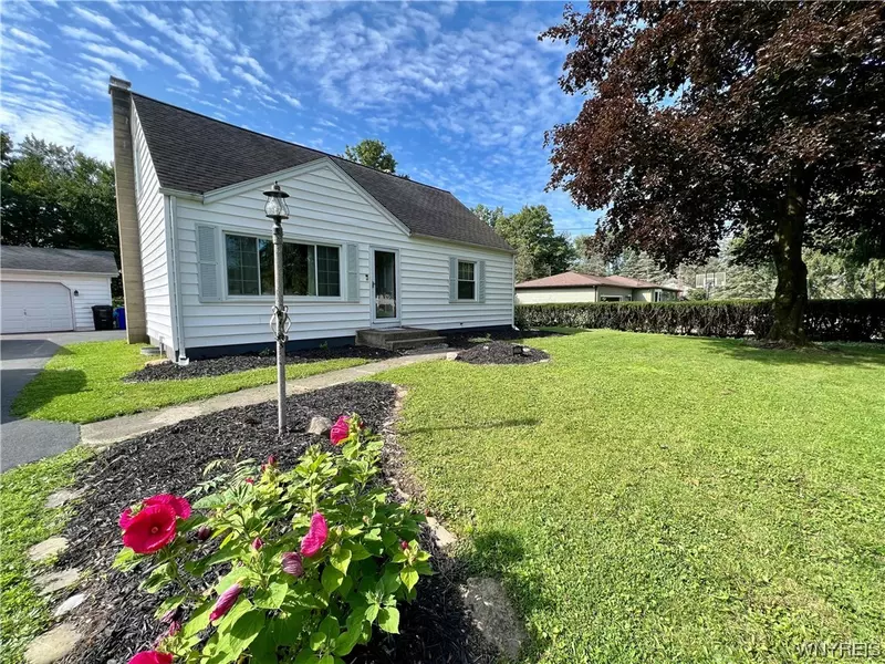 12303 S Blossom Lea DR, Alden, NY 14004