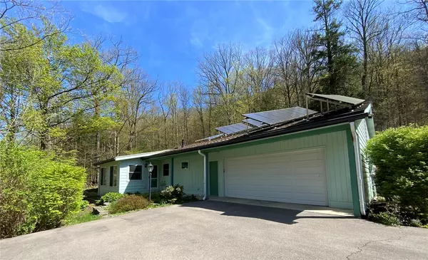 29 Hunter LN, Ithaca, NY 14850