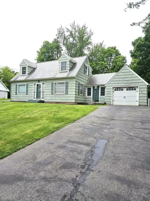 Lyons, NY 14489,2 Locust Hill DR