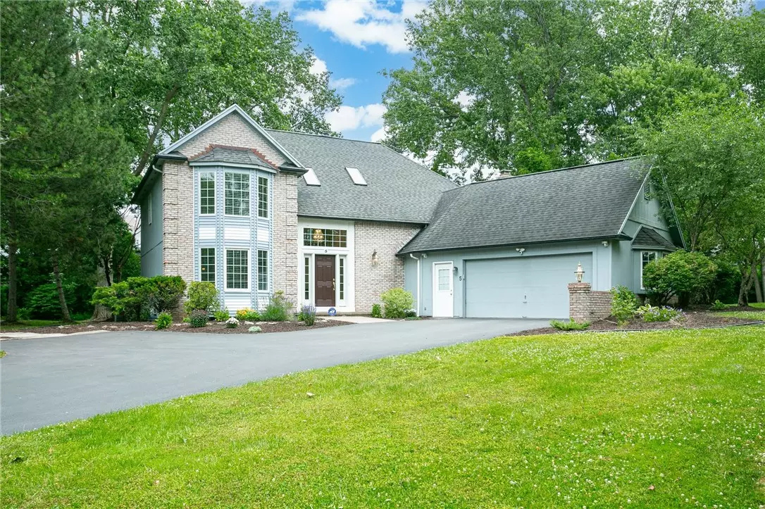 Pittsford, NY 14534,5 Park Square LN