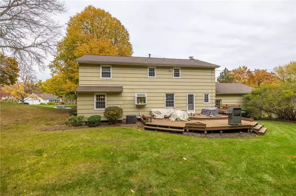 Pittsford, NY 14534,9 Sandpiper LN