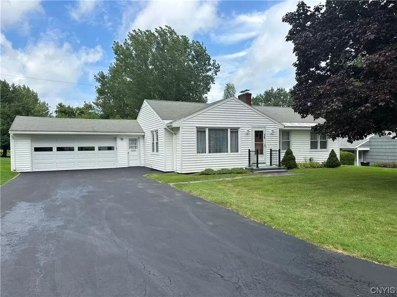 38 Cambridge RD, Whitesboro, NY 13492