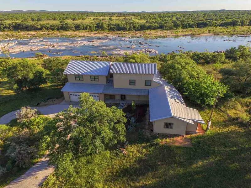 287 W Riverside Drive, Llano, TX 78643