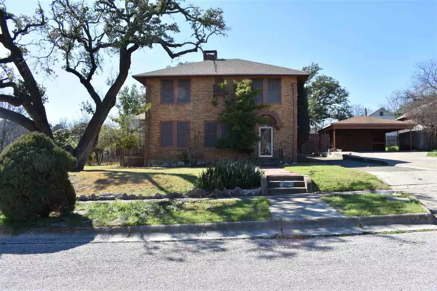 208 S Race St, Lampasas, TX 76550