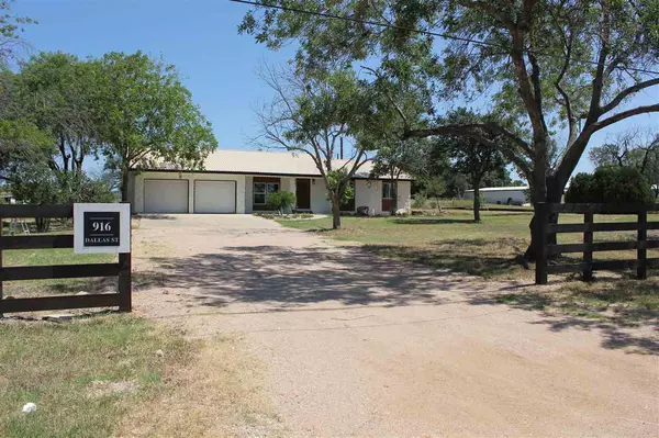 Kingsland, TX 78639,916 Dallas St