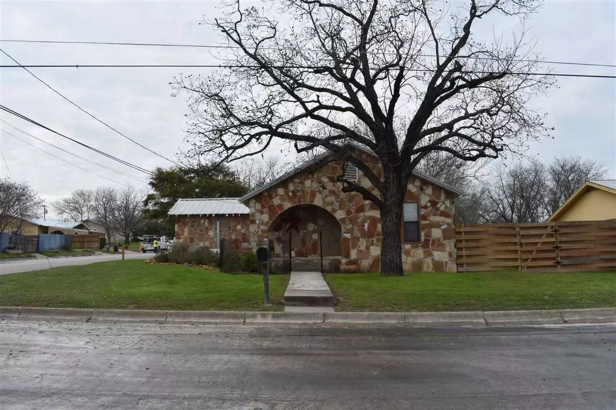 Lampasas, TX 76550,302 N Arnold St