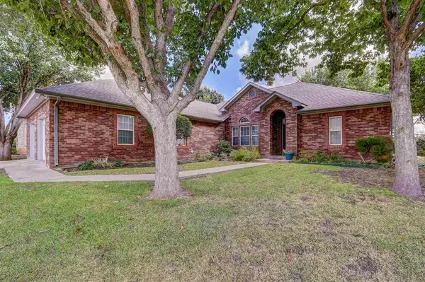 146 Broadmoor Street, Meadowlakes, TX 78654