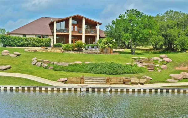 237 Lazy Oaks Ln, Kingsland, TX 78639