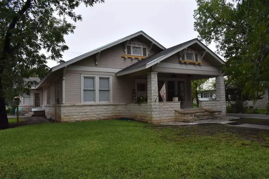 208 S Broad St, Lampasas, TX 76550