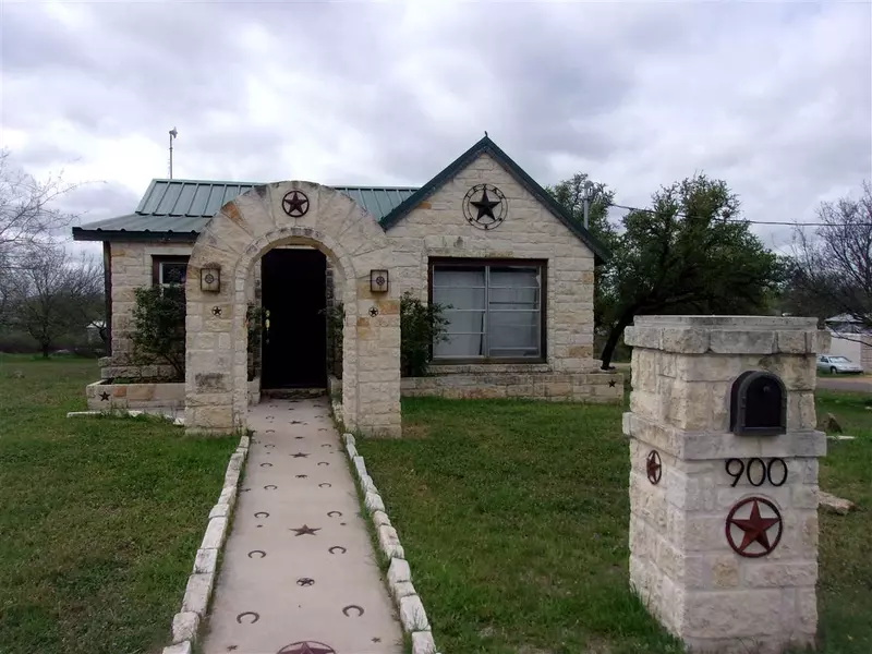 900 E COLLEGE, Llano, TX 78643